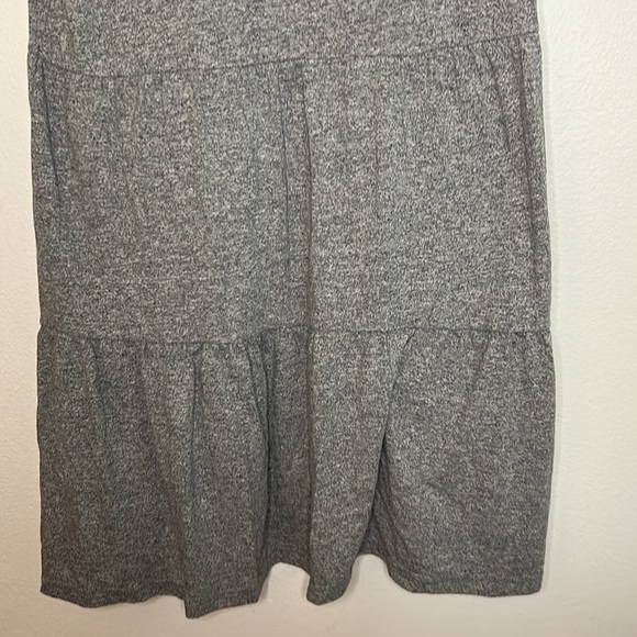 ❗️Chic Heather Gray Gap Tiered T-shirt Dress | Crewneck | Good used condition - Picture 2 of 5